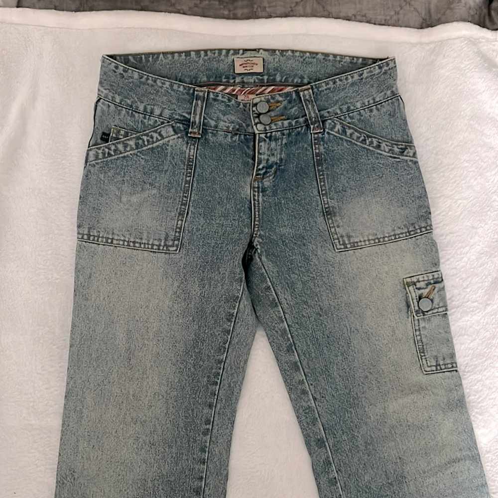 Abercrombie and Fitch size 2 are cropped jeans with cargo pocket